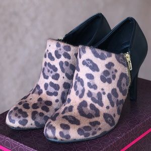 Dexflex Comfort Harper Leopard Bootie sz 9